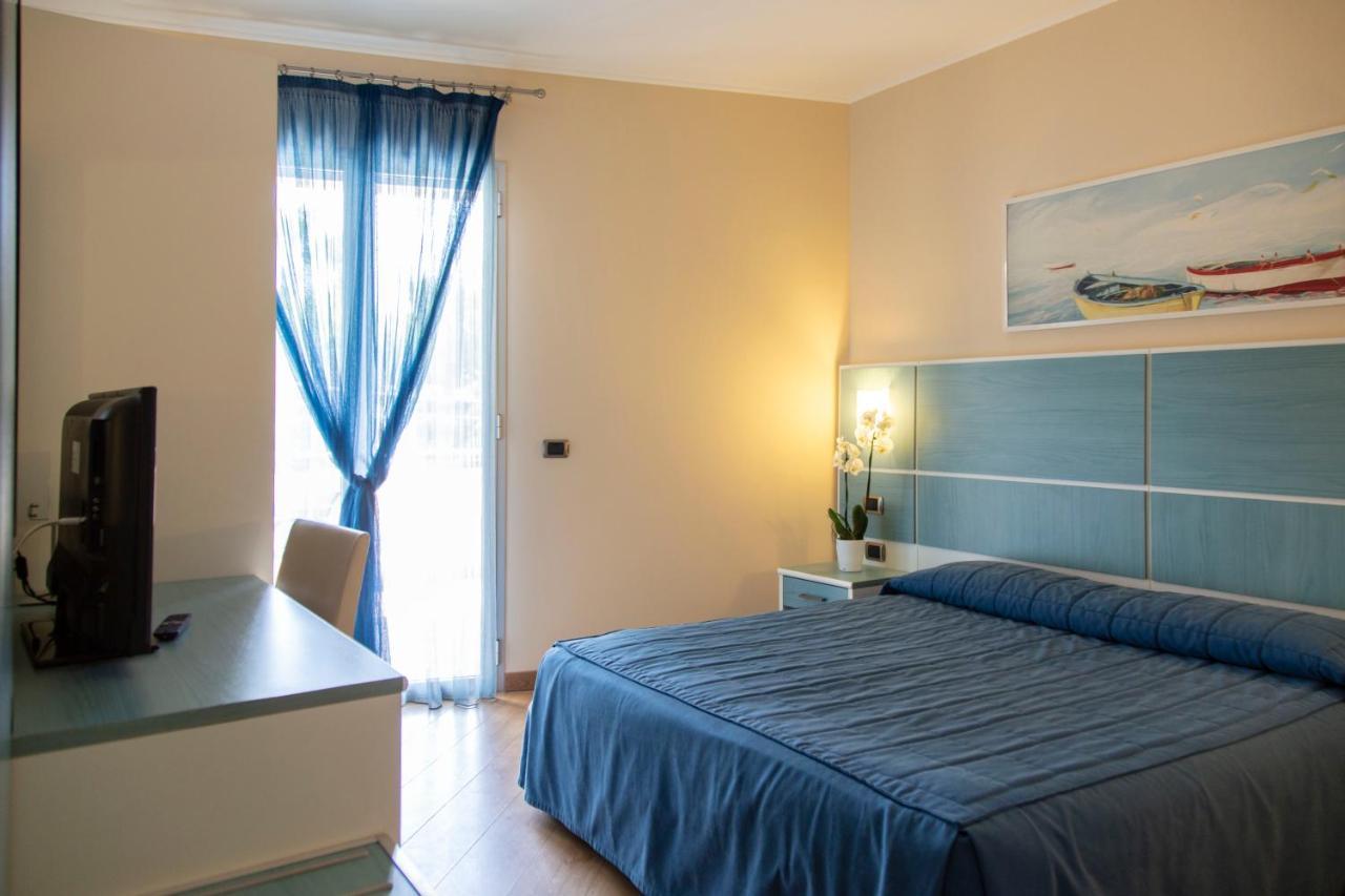 Residenza Del Mare Hotell Sant Isidoro  Exteriör bild