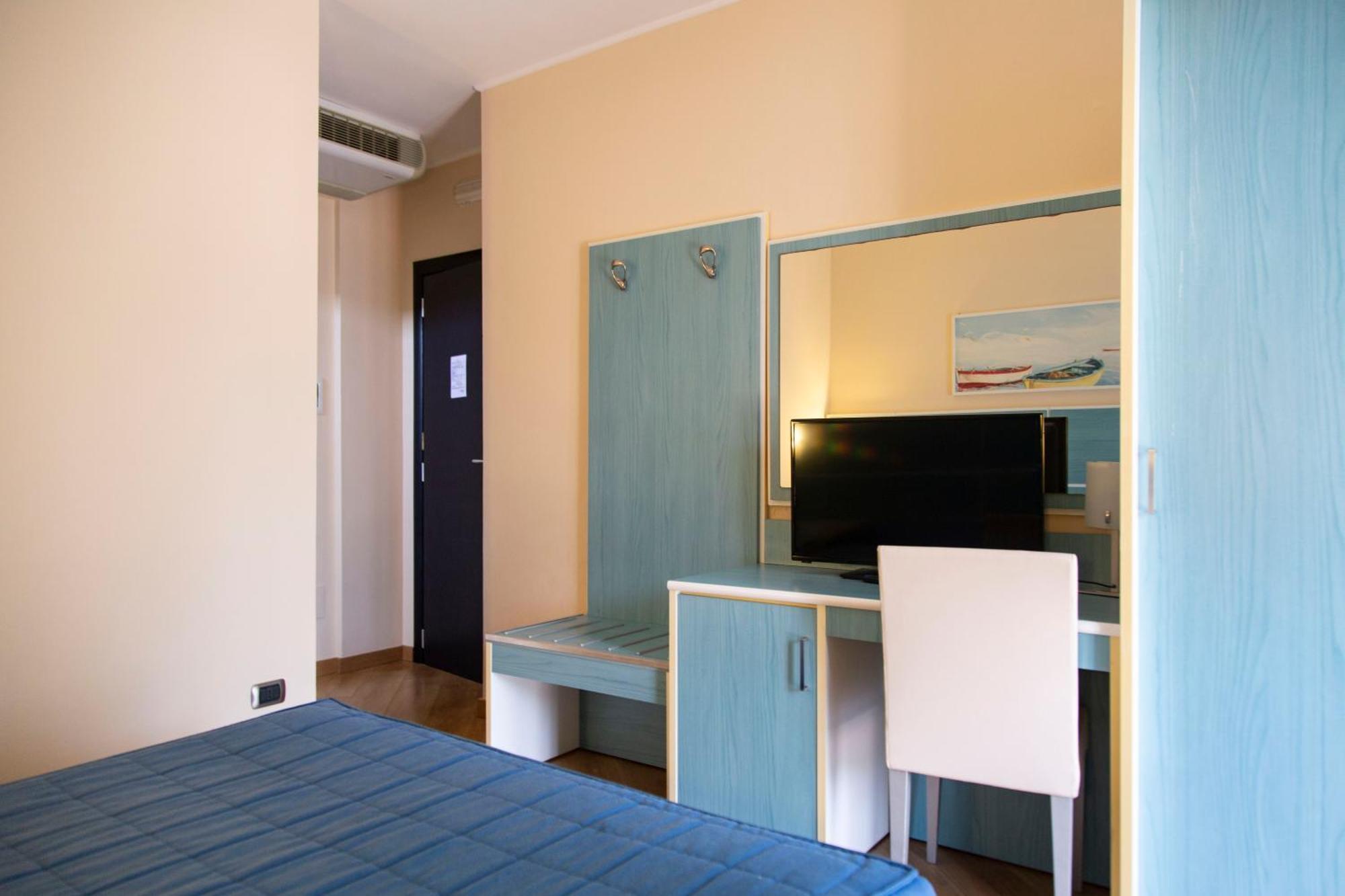 Residenza Del Mare Hotell Sant Isidoro  Rum bild