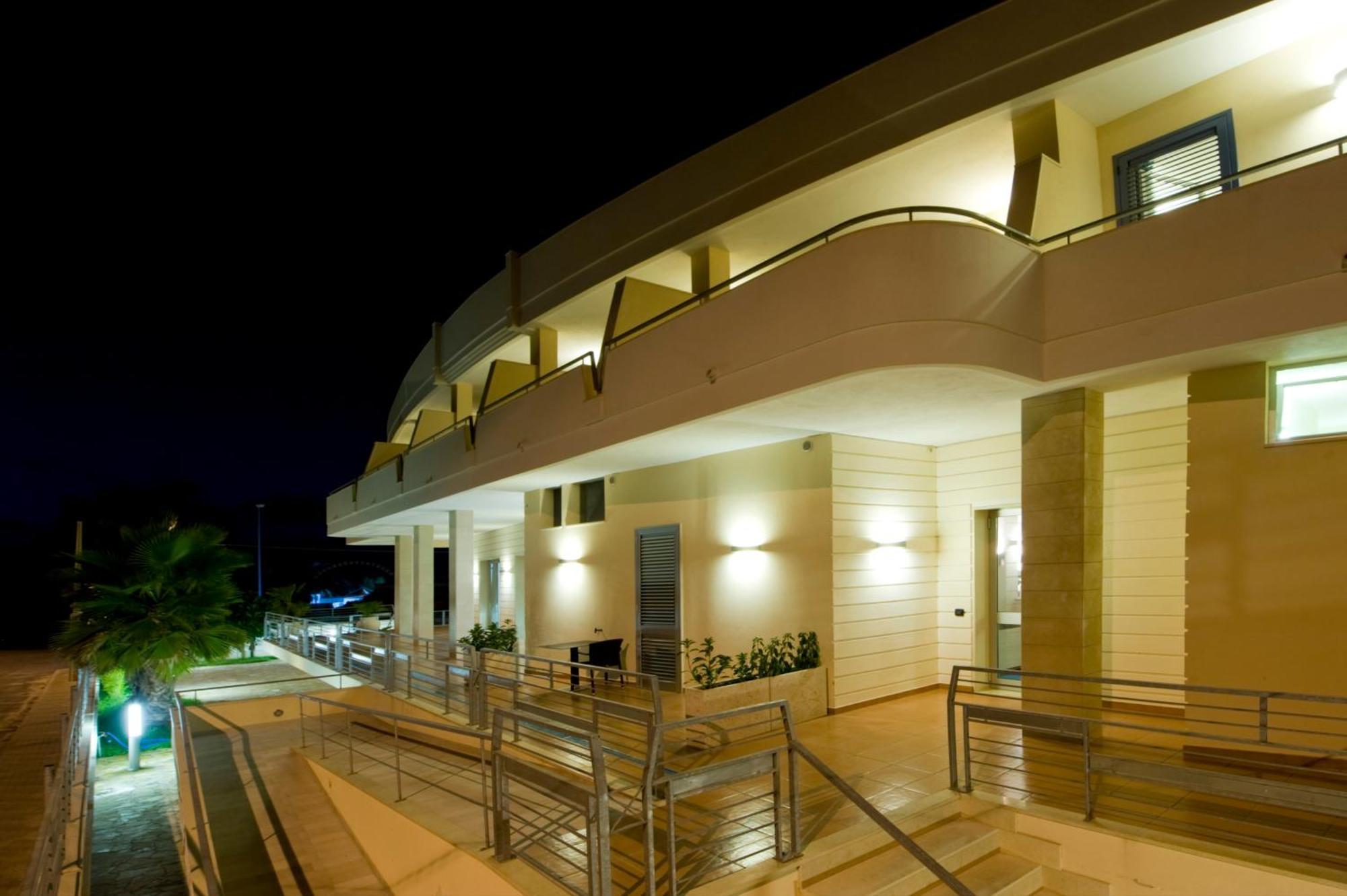 Residenza Del Mare Hotell Sant Isidoro  Exteriör bild